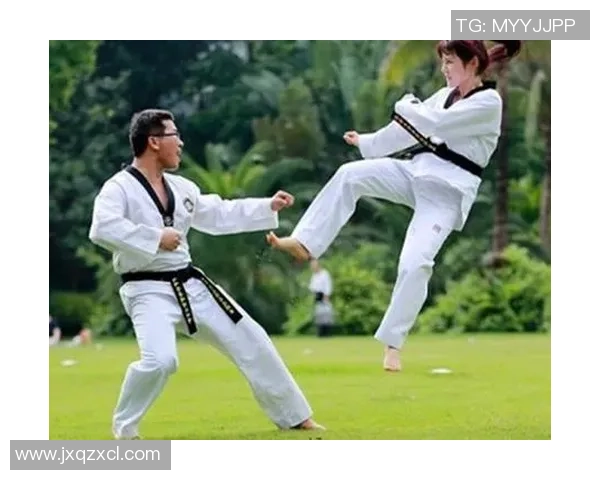 足球跳踢技巧解析与训练方法分享助你提升场上表现